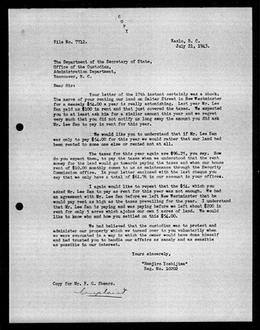 Un microfilm noir et blanc scanné d'une copie dactylographiée d'une lettre adressée au gouvernement de Hanjiro Yoshijima concernant la dépossession de sa propriété. Il y a une annotation manuscrite dans la marge inférieure.