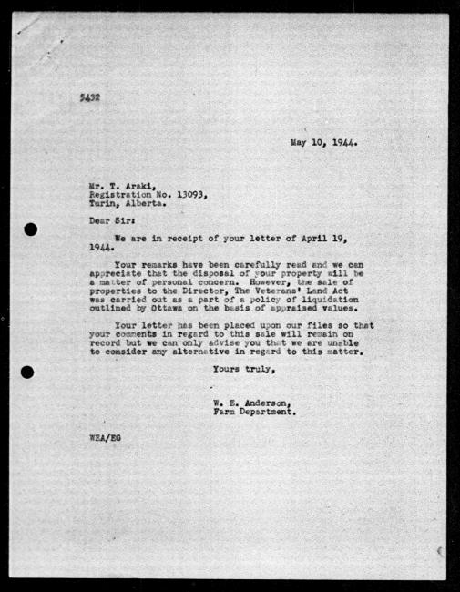 Scanned black-and-white microfilm of a typewritten copy of a letter to T. Araki from government representative WE Anderson regarding dispossession of their property.