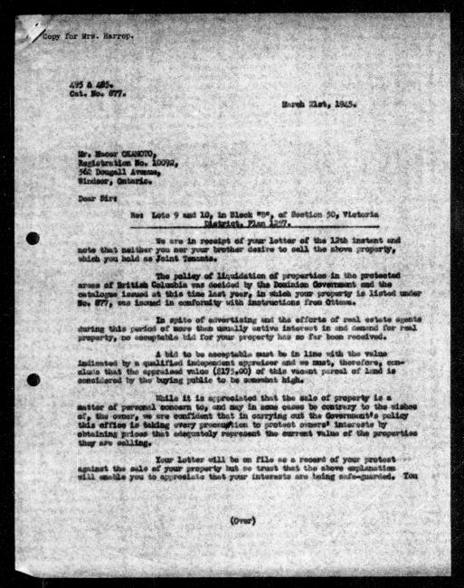 Un microfilm noir et blanc scanné d'une lettre de réponse dactylographiée à Macer Okamoto du représentant du gouvernement R.G. Bell concernant la dépossession de sa propriété. Page 1 sur 2.