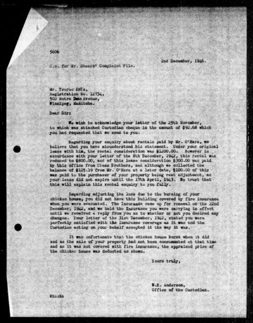 Un microfilm noir et blanc scanné d'une lettre de réponse dactylographiée à Tsuruo Enta du représentant du gouvernement W.E. Anderson concernant la dépossession de sa propriété.