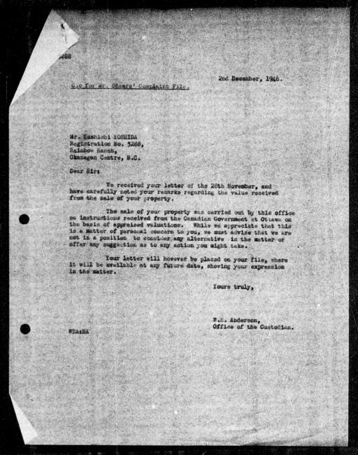 Un microfilm noir et blanc scanné d'une lettre de réponse dactylographiée à Yushichi Yoshida du représentant du gouvernement W.E. Anderson concernant la dépossession de sa propriété.