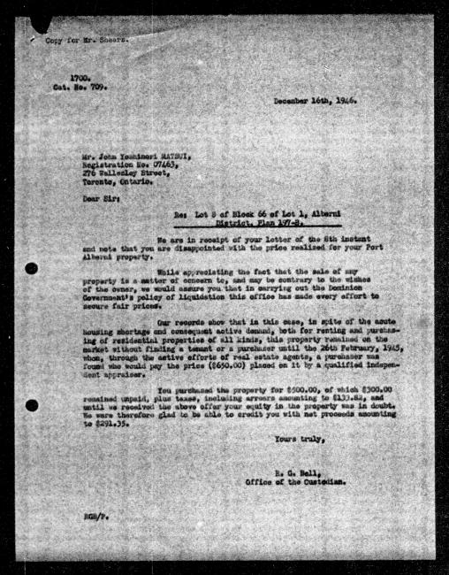 Un microfilm noir et blanc scanné d'une lettre de réponse dactylographiée à John Yoshinori Matsui du représentant du gouvernement R.G. Bell concernant la dépossession de sa propriété.