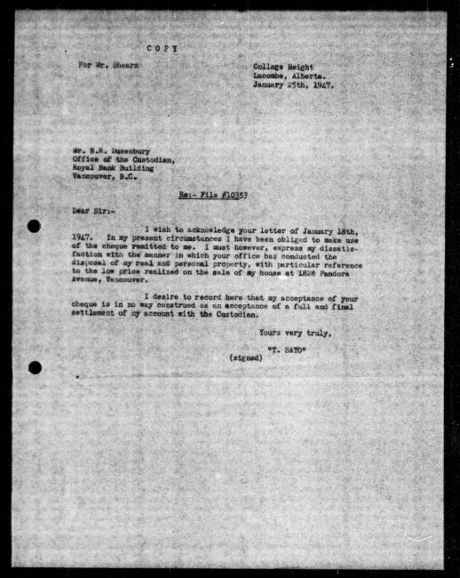 Un microfilm noir et blanc scanné d'une copie dactylographiée d'une lettre adressée au représentant du gouvernement B.R. Dusenbury de T Sato concernant la dépossession de sa propriété.