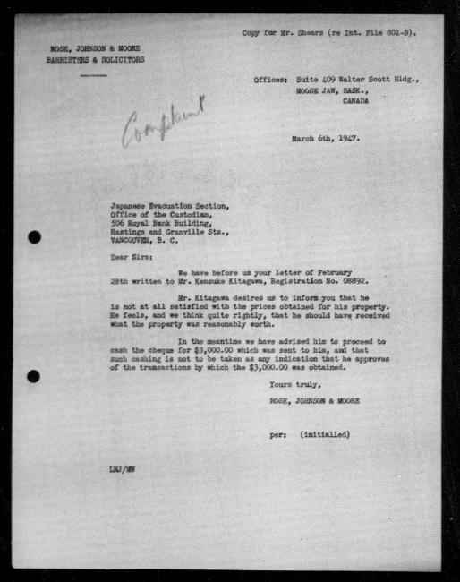 Un microfilm noir et blanc scanné d'une copie dactylographiée d'une lettre adressée au gouvernement des avocats Rose, Johnson & Moore concernant la dépossession de la propriété de Kensuke Kitagawa. Il y a une annotation manuscrite.