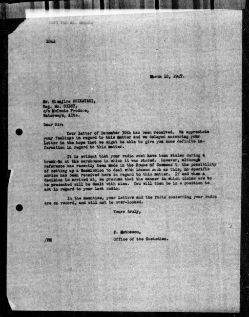 Un microfilm noir et blanc scanné d'une lettre de réponse dactylographiée à Hisajiro Shikatani du représentant du gouvernement F Matheson concernant la dépossession de sa propriété.