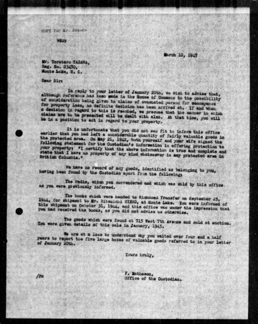 Un microfilm noir et blanc scanné d'une lettre de réponse dactylographiée à Torataro Tazawa du représentant du gouvernement F Matheson concernant la dépossession de sa propriété.