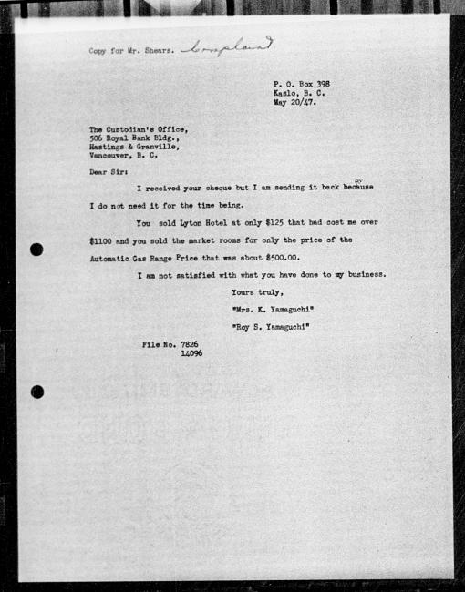 Un microfilm noir et blanc scanné d'une copie dactylographiée d'une lettre adressée au gouvernement de K et Roy S. Yamaguchi concernant la dépossession de sa propriété. Il y a des annotations manuscrites.